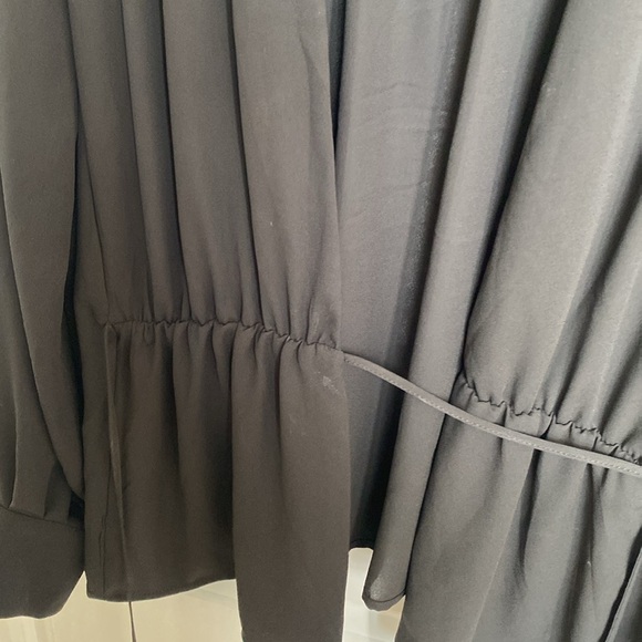 NWT Dynamite wrap Blouse 🖤 - Picture 2 of 5